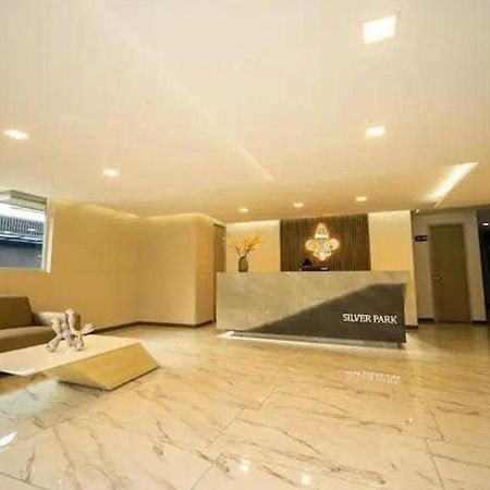 Apartamento Moderno Apartment กูกูตา ภายนอก รูปภาพ