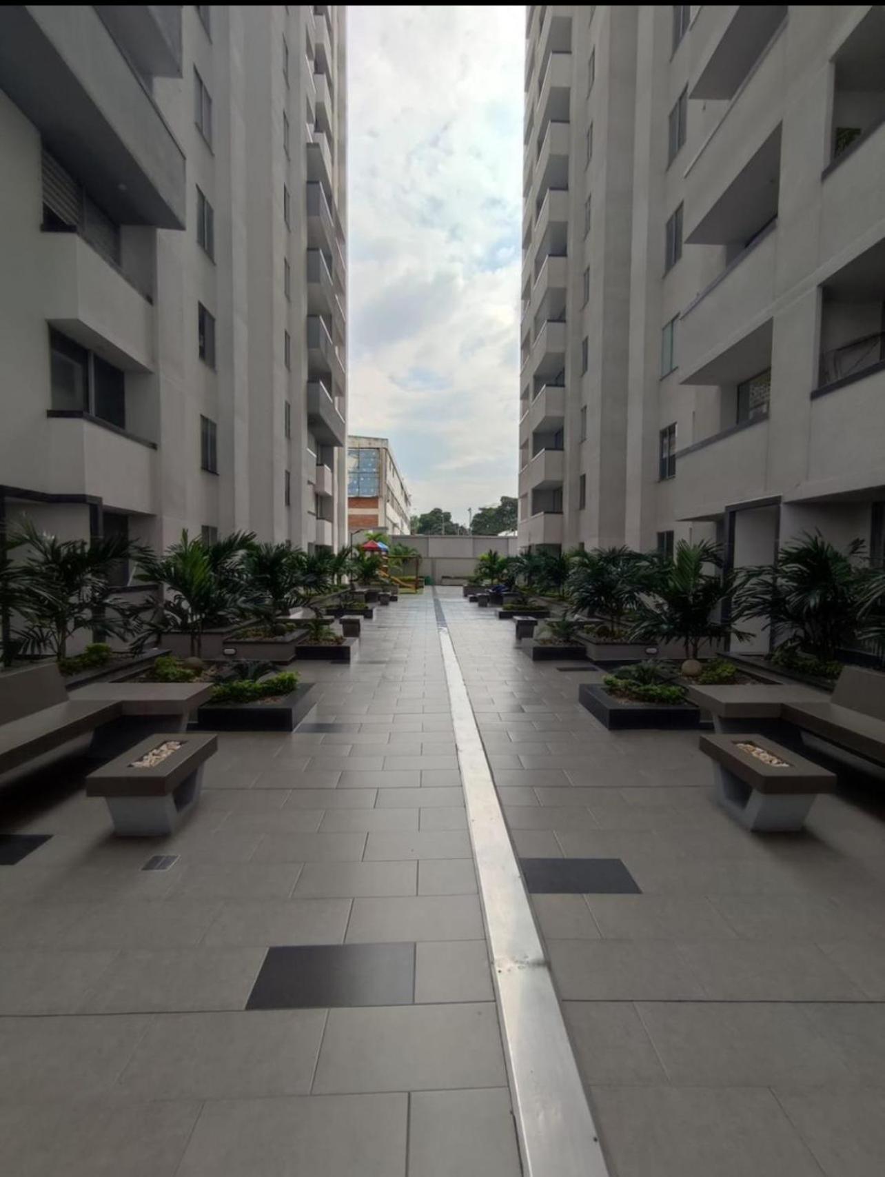 Apartamento Moderno Apartment กูกูตา ภายนอก รูปภาพ