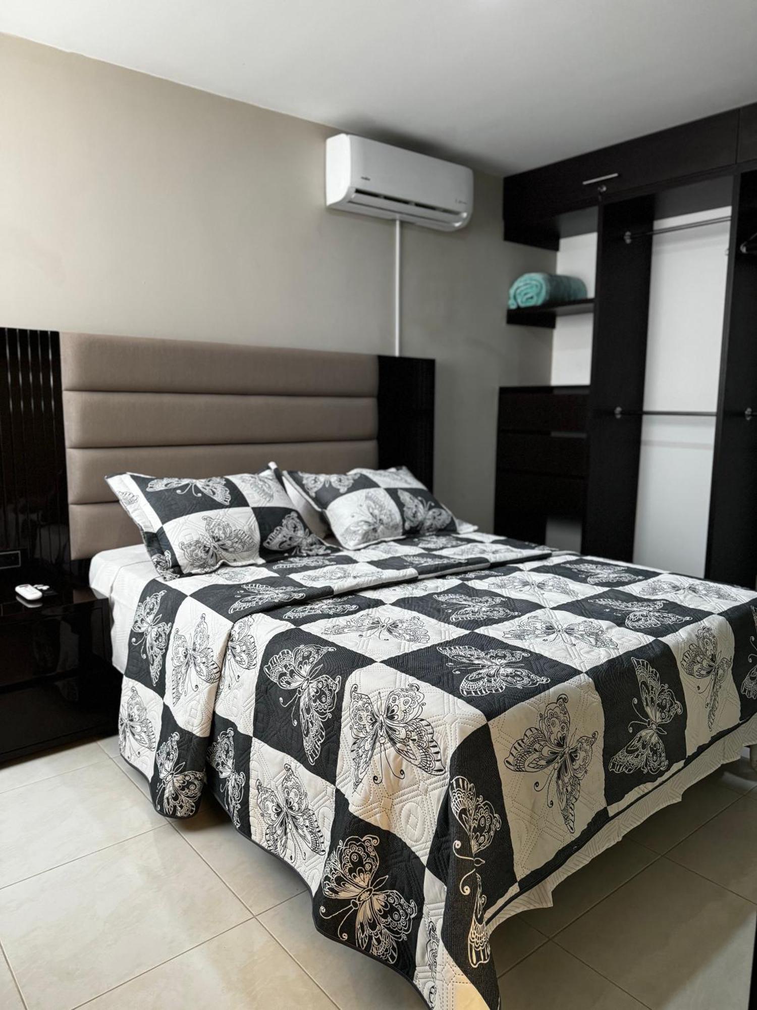 Apartamento Moderno Apartment กูกูตา ภายนอก รูปภาพ